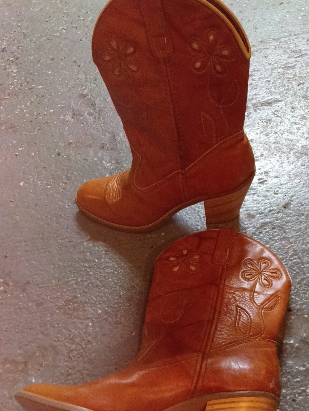 Classic Women's Leather Western Boots - Tan